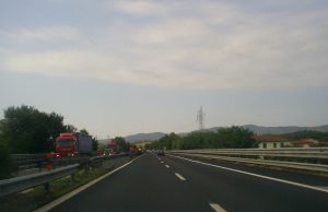 Violento impatto tra due tir a Villanova Sillaro: un ferito e lunghe code