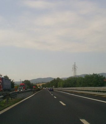 Violento impatto tra due tir a Villanova Sillaro: un ferito e lunghe code