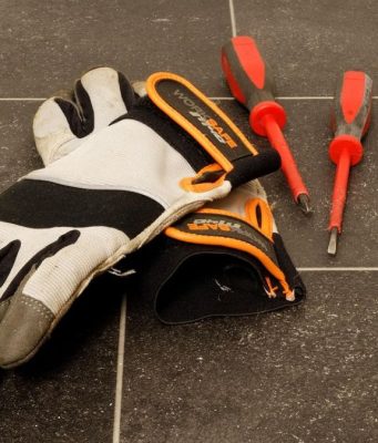 Infortunio sul lavoro: operaio cade da tre metri, ricoverato a Pavia