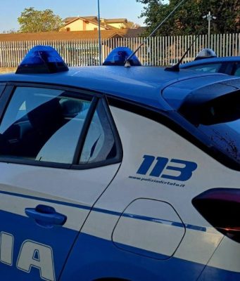 Nudo in città, aggressivo fuori da un locale: scatta il doppio divieto