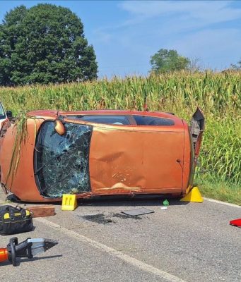 Auto si ribalta sulla SP19 a Graffignana: 29enne in ospedale