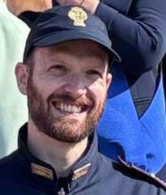 Grida tra le onde, poi il coraggio: Vice Ispettore salva una vita