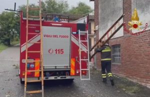 Maltempo sul Lodigiano: alberi caduti, tetti danneggiati e strade allagate