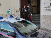 Aggredisce un coetaneo per rapinarlo:17enne finisce in comunità