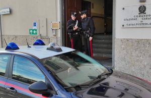 Aggredisce un coetaneo per rapinarlo:17enne finisce in comunità