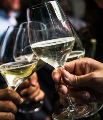 Un aperitivo di beneficenza per S.I.L.V.E.R.: parte la raccolta fondi per gli anziani