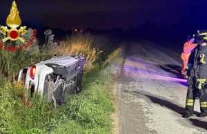 Casaletto Lodigiano, auto fuori strada nella notte: due feriti