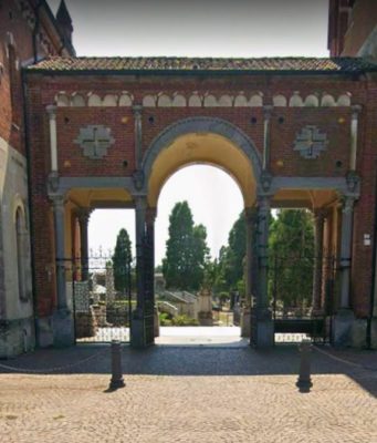 Furto al cimitero Maggiore: sparito un vecchio furgone comunale
