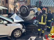 Scontro tra auto a San Colombano: vettura ribaltata, due feriti