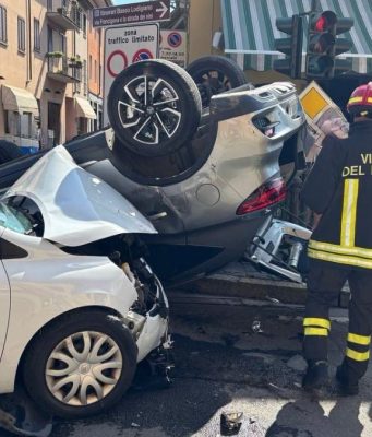 Scontro tra auto a San Colombano: vettura ribaltata, due feriti