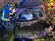 Auto fuori strada nella notte sulla SP234: 26enne in ospedale