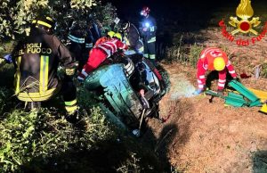 Codogno, auto fuori strada nella notte: 27enne in ospedale