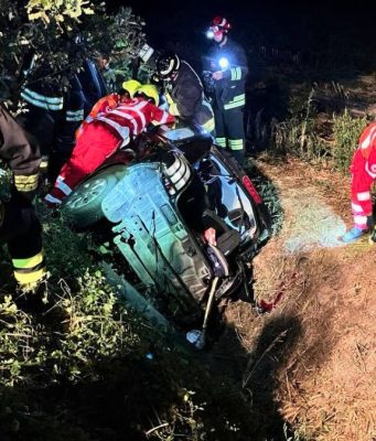 Codogno, auto fuori strada nella notte: 27enne in ospedale