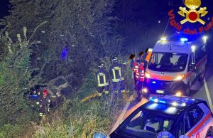 Auto finisce fuori strada lungo la SP235: ferita 28enne