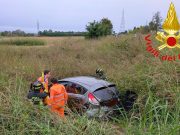 Lodi Vecchio, scontro tra due auto: una finisce ribaltata