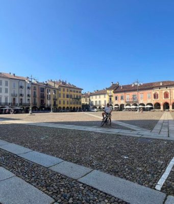 Il Sestetto d’Autore in Piazza della Vittoria: un viaggio nella canzone italiana