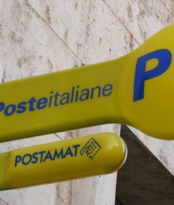 Tre malviventi a mani vuote: assalto fallito al Postamat