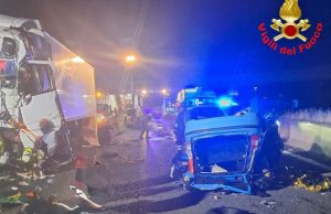 Schianto sulla A1 tra tir e auto: morta una 21enne e 4 feriti