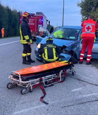 Scontro tra auto sulla SP107: 52enne trasportata in elisoccorso
