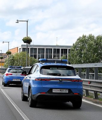 Anziana borseggiata al supermercato: denunciati 3 stranieri