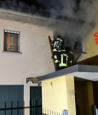Appartamento avvolto dal fumo a Spino d’Adda: nessun ferito