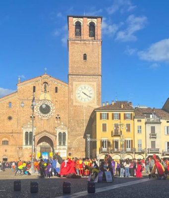La Cursa dei Cavai si tinge di blu e arancio: Revellino-Marte trionfa al Palio di Lodi