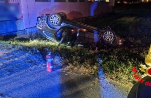 Schianto tra 3 auto sulla SP235: 2 feriti e 7 persone coinvolte