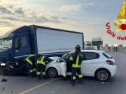 Scontro tra un camion e un’auto sulla via Emilia: ferita una 52enne