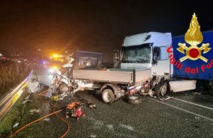 Scontro tra furgone e tir a Vizzolo: muore 23enne