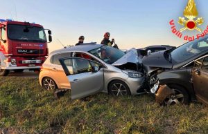 Frontale sulla SP19 a Sant’Angelo: due feriti, una persona estratta dalle lamiere