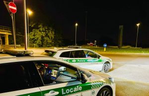 Rimprovera dei ragazzi che giocano a pallone e viene picchiato: 62enne in ospedale