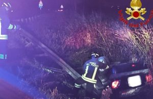 Auto fuori strada a Pieve Fissiraga, 45enne portato al San Matteo