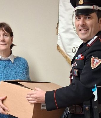 Prodotti rubati trasformati in aiuto: la donazione dei Carabinieri alla Cooperativa Amicizia