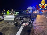 Auto contro il guard rail in A1: donna in ospedale