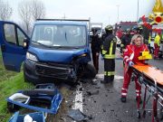Scontro frontale sulla SP16: due feriti, la donna elitrasportata in ospedale