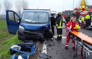 Scontro frontale sulla SP16: due feriti, la donna elitrasportata in ospedale