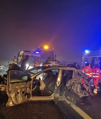 Scontro tra due auto e un tir sull’A1 a Somaglia: sei persone coinvolte