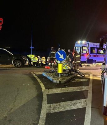 Scontro auto-bici a Casalpusterlengo, ciclista in ospedale