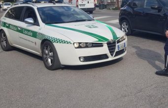 Borseggi al mercato di Sant’Angelo: tre donne derubate prima di Natale