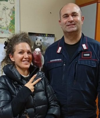 Ritrovata Anita, il pappagallo scomparso: lieto fine grazie ai Carabinieri Forestali