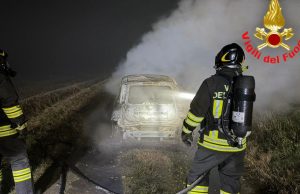 Tentato assalto al bancomat a Pieve Fissiraga, auto incendiata
