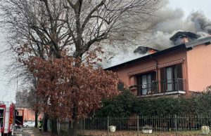 Incendio a Codogno, operazioni nella notte: 18 persone fuori casa