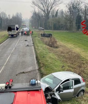 Scontro a Castiglione d’Adda: due auto distrutte, una finisce fuori strada