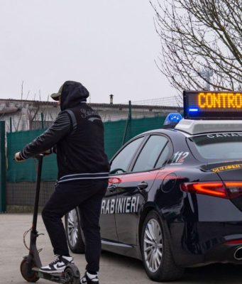 Raffica di controlli sui monopattini elettrici: dieci sanzioni