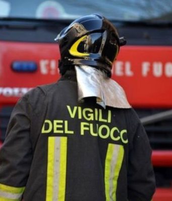 Fumo dal tetto di un’abitazione a Spino d’Adda