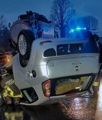 Auto si ribalta sulla SP16 a Zelo Buon Persico: un ferito