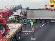 Autoarticolato blocca l’A1: autogrù in azione a Lodi Vecchio