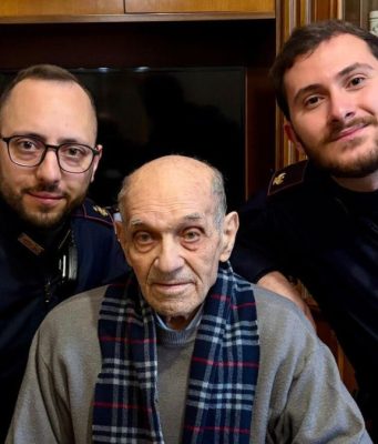 Anziano scomparso, ritrovato dalla Polizia al bar dell’ospedale