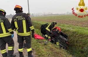 Auto fuori strada sulla SP205 a Marudo: 33enne in ospedale