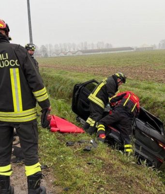 Auto fuori strada sulla SP205 a Marudo: 33enne in ospedale